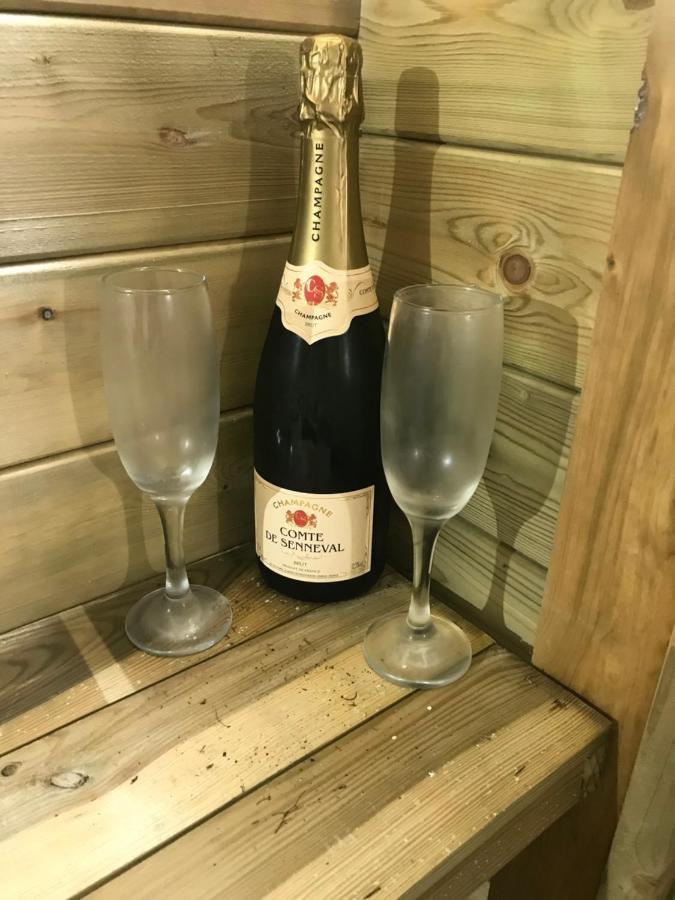فندق Cheddletonفي  Hot Tub Hide Away Near Alton Towers Staffordshire المظهر الخارجي الصورة