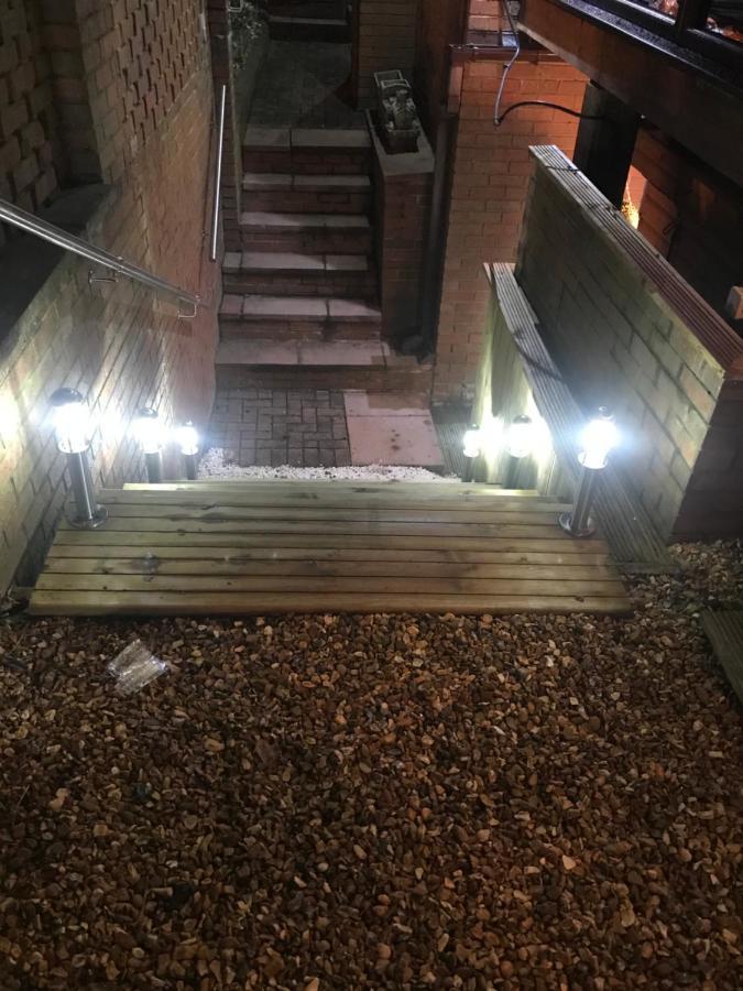 فندق Cheddletonفي  Hot Tub Hide Away Near Alton Towers Staffordshire المظهر الخارجي الصورة